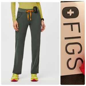 Figs Women’s Dark Olive Kade - Cargo Scrub Pants Size LARGE P